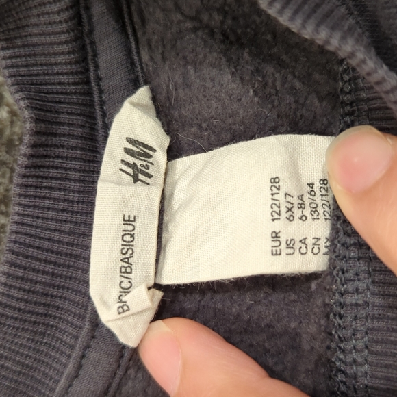 H&M Charcoal Gray Sweatshirt with White Stars, Size 6x/7 - Picture 3 of 4